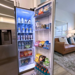 Come for the apartment tour... Stay for the ✨snacks✨Below are some of our amazing in-home amenities you’ll see on your tour👇
Granite Countertops
Luxury Vinyl Plank Flooring Throughout
Screened-In Balconies/Patios
Ceramic Tile Kitchen Backsplash
Satin Nickel Cabinet Hardware
Stainless Steel Appliances
Pendant Lighting in Kitchen 
Full-Sized Washer and Dryer
Keyless Entry
Large Walk-in Closets
Ceiling Fans
Oversized Garden Tubs
9-Foot Ceilings
Shaker Style Cabinets Instagram post from @the_retreat_at_sunset_walk on July 11, 2024 07:00:37am